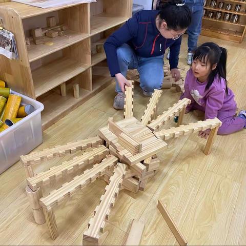 第一实验幼儿园小神龙分园大五班建构区观察记录 杨桂珍