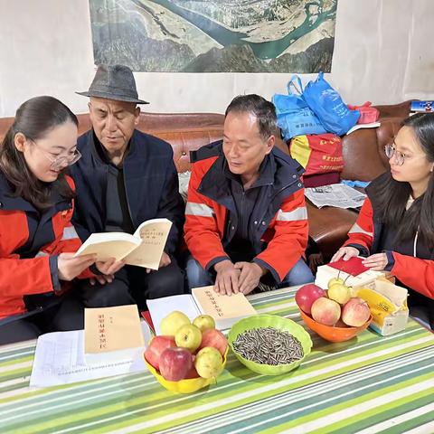 “送书到家暖人心 送学上门忆初心”——迭部公路段开展“送学上门”活动