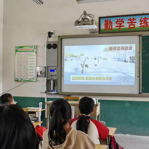 关爱学生幸福成长—车疃小学开展预防地震逃生演练