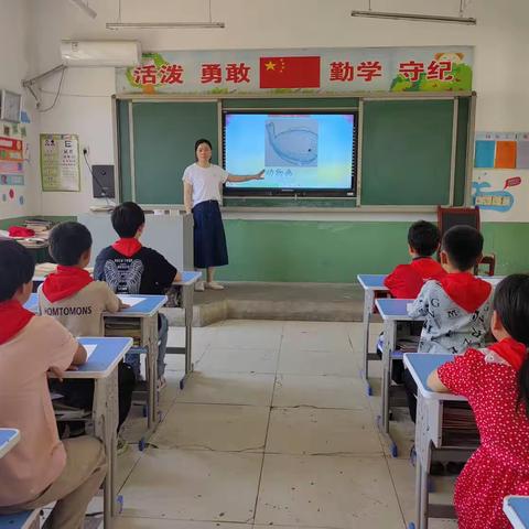 关爱学生  幸福成长--邱县贺堡民族小学“思政漫画进校园”活动进行中…