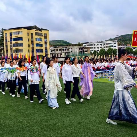 卢氏县实验中学：多彩运动会  青春正飞扬