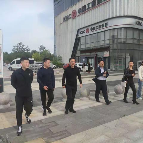 🌈🌈开封分行杨永行长到万达商业广场进行商户工作调研