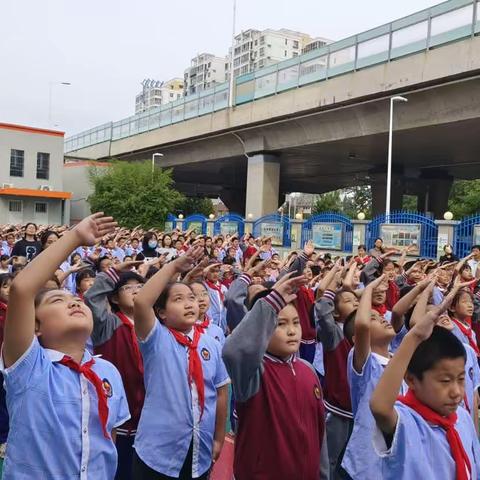 喜迎国庆感党恩 传统佳节倍思亲——红鹰小学“庆双节”主题教育活动