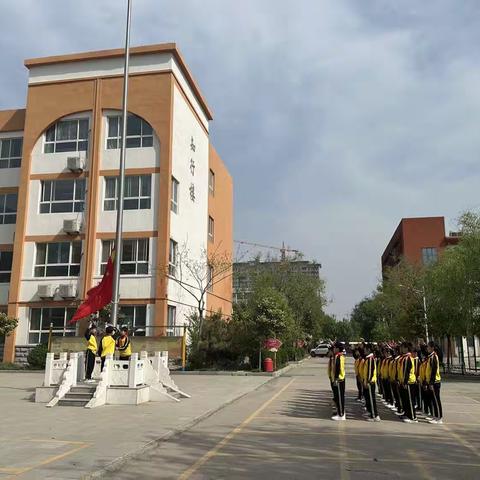 “共建和谐校园，向校园欺凌说不”——梁山县第一实验小学教育集团（三实小校区）升国旗仪式