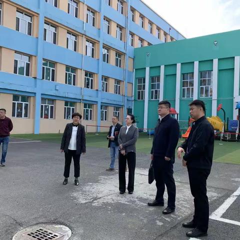 区委书记冯继攀深入延安八一红军小学调研配餐工作