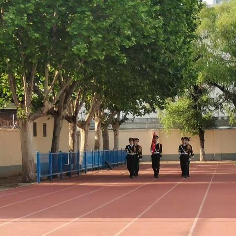 “浓情母亲节 感恩记心间”—石家庄市第十六中学升旗仪式