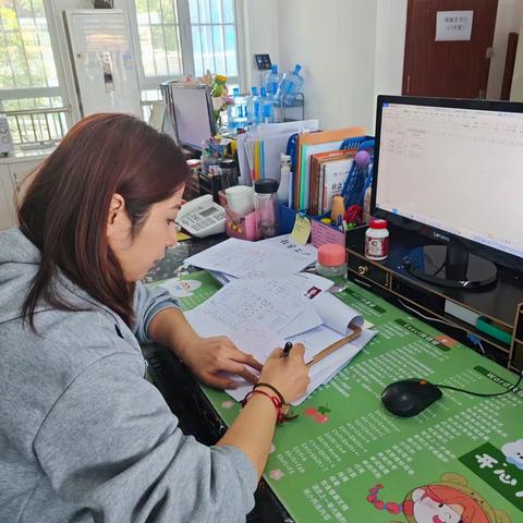 清雅居社区整理新增低保档案