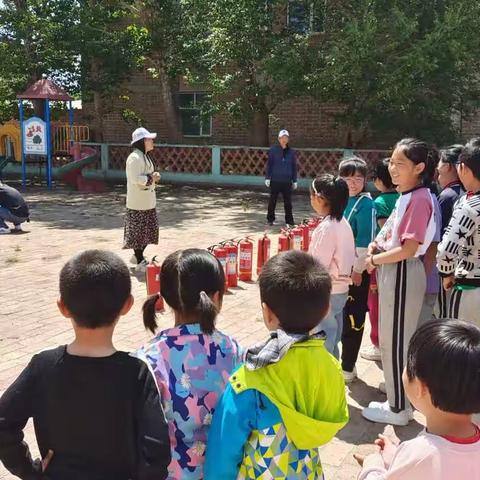 消防安全记心间，拉起心中防火线—高山堡乡寄宿制小学消防安全演练