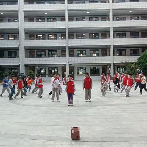 仰天湖赤岭小学五一班街舞课