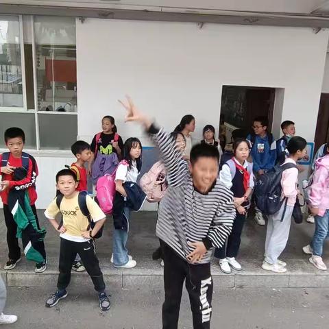 雅塘村小学五四班街舞课