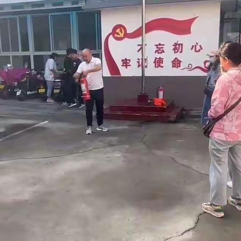 曹门街道办事处组织开展消防安全知识培训及应急疏散演练