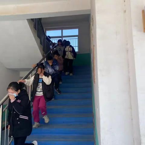 “火”速行动，以演为战—2024年后双炉中心小学消防应急疏散演练