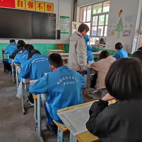 关爱学生，幸福成长南里岳中学周秀霞老师日常工作