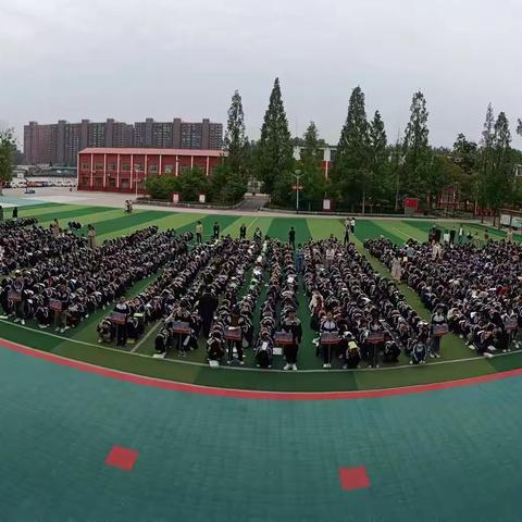 师生铆劲拼冲刺  实验助力出彩人—— 记汝南县实验学校期中表彰大会