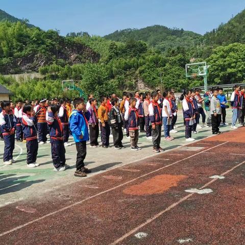 防震减灾于始终，认真演练于日常——梅山小学黄村校区512防震逃生演练活动