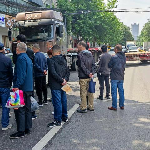 【交通遇堵  网格疏通】小网格·大担当