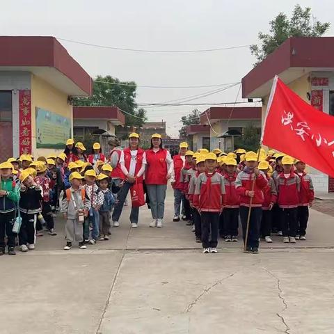 亲近自然，快乐采摘——记洪安小学及附设幼儿园蔬菜采摘实践活动