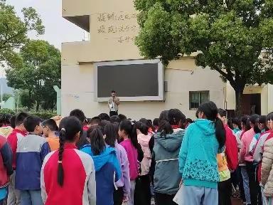 生命安全记心中，防震演练践于行    ——天红中心完小防震逃生演练