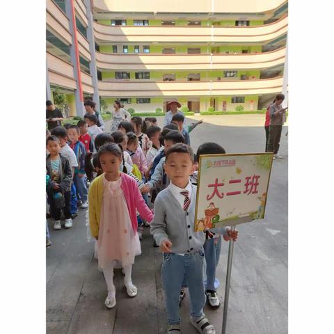 【幼小衔接】感悟成长，我和小学零距离一一稠城大塘下幼儿园大二班参观小学活动。