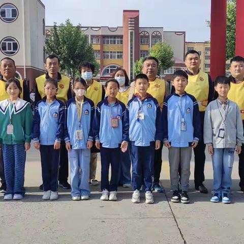 为爱前行，用心守护——四年级七班爱心家长义工