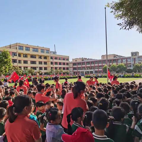 走进小学“幼”见成长河西小学幼儿园大十一班参观小学活动