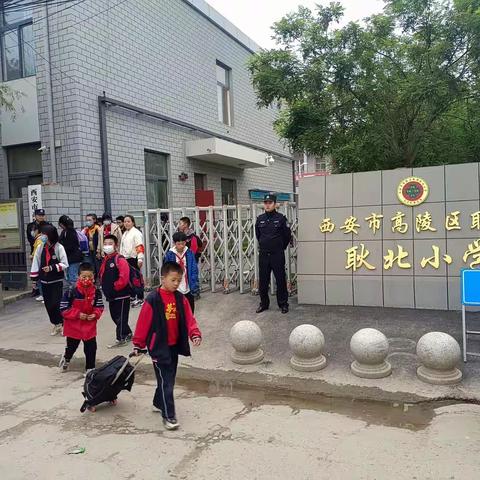 耿镇派出所积极开展“护学岗”工作