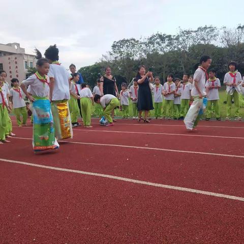 此处风景独好，运动趣味无限——记中建学校1－3 年级袋鼠跳趣味活动