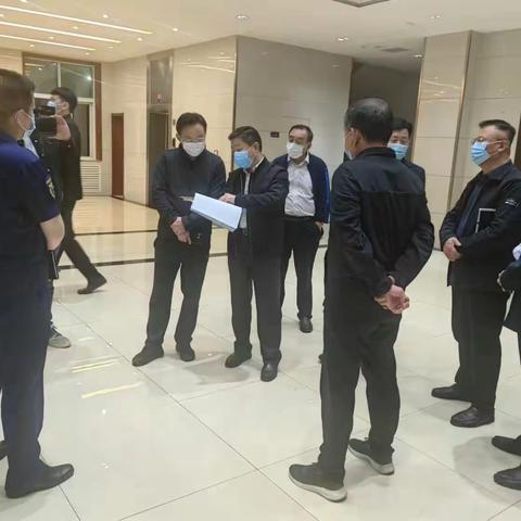 定陶区委副书记、区长韩耀辉夜查园区安全生产工作