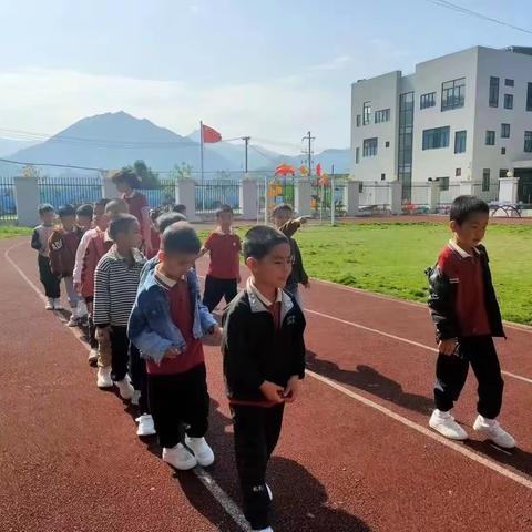 走进小学    赴一场成长之约—崎岭中心幼儿园（南湖校区）幼小衔接系列活动之参观小学篇