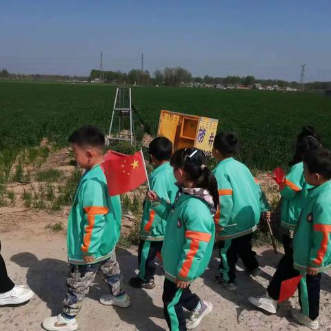 “走出去，拥抱大自然”---拳铺镇第二中心幼儿园踏青活动