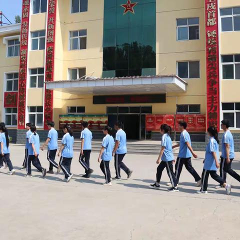 香河县第十二中学走进香河驻军，进行爱国主义教育纪实