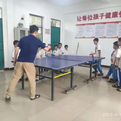 澄迈县文儒中心学校少年宫之“乒乓社团”活动简讯