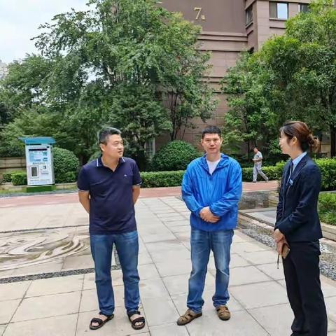 桃园路街道办蔡科长协同土门街道办贺老师及辖区社会化物业企业来铜雀台小区参观生活垃圾分类工作