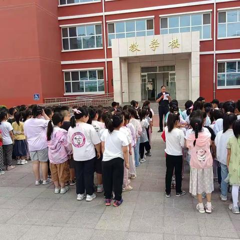 趣味运动 快乐成长——西关北街小学开展趣味运动会活动