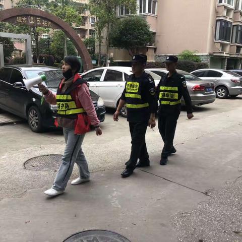 东湖区彭家桥街道福州路北社区开展汛期铁路护路巡查活动