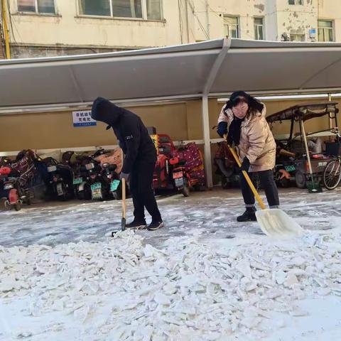 【潞华街道婴城社区】潞铭书院小区“铲雪护行，志愿有我”