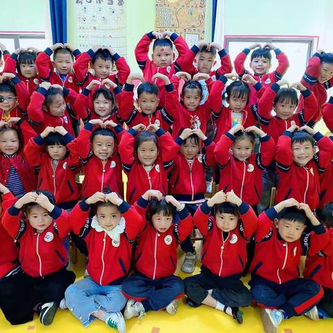 传承好家风，礼献母亲节——嘉年华七彩幼儿园中二班