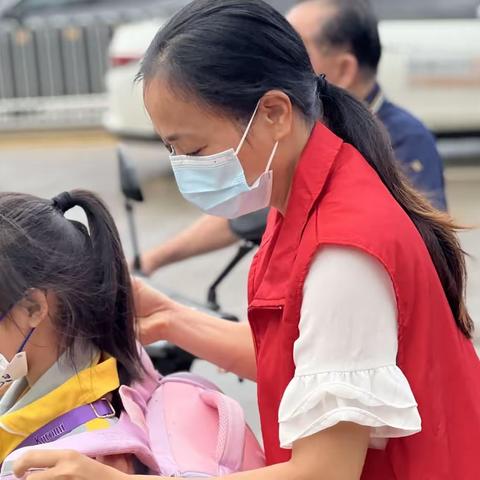 站好护学岗，守好读书郎 ——椰博小学二（4）班家长志愿者护苗行动纪实