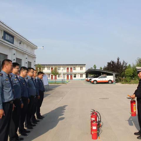 永城路产管理大队邀请高速交警开展消防安全培训及现场指导应急疏散逃生演练