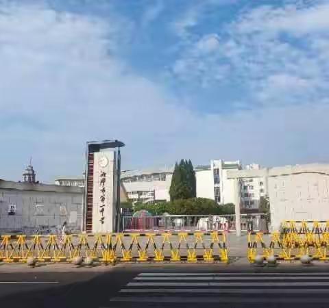 青春激扬展风采      讲题比赛促成长_观摩