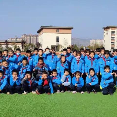 “童心同行·幸福起航”~陇县恒大小学二年级一班期中工作总结暨优秀学生表彰