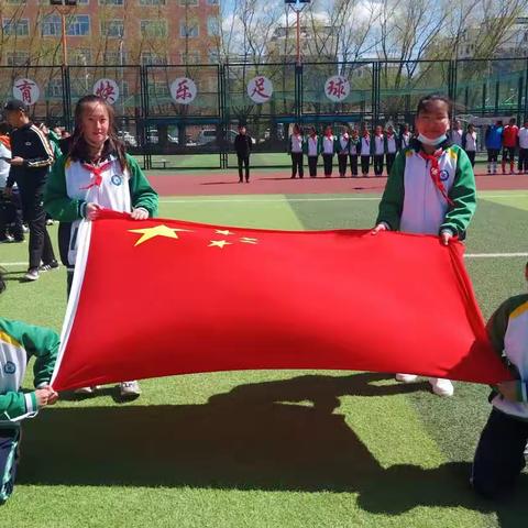 绿茵赛场展风采 五年五班向未来——实验小学“校长杯”足球赛