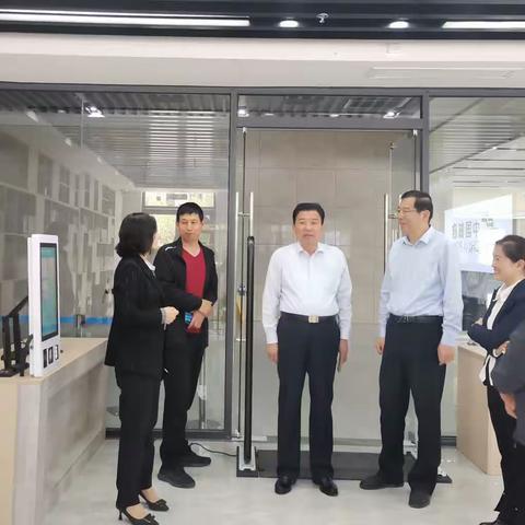 菏泽市文化和旅游局党组成员张朝永一行督导定陶区城市书房建设运行情况