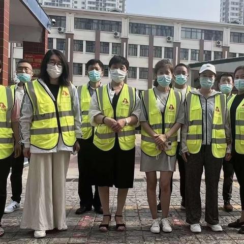 站好“护学岗”，齐心护成长——临沂一小东关校区二、1向日葵🌻中队护学岗在行动