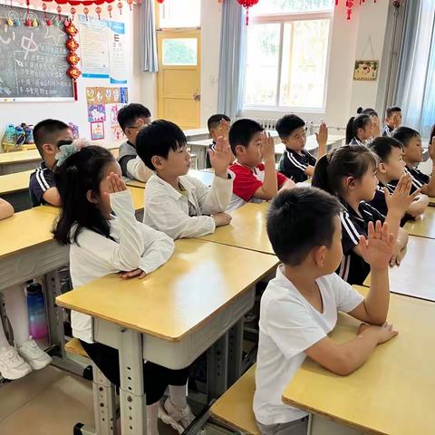 百日提升之参观小学初体验，幼小衔接共成长——圣悦幼儿园参观小学活动