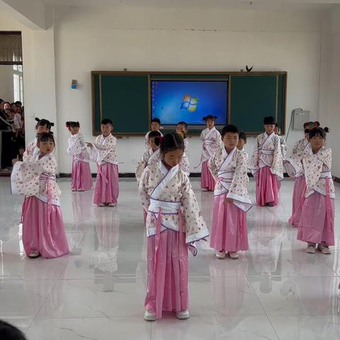 郭集中心学校“经典诵读”节目组开展节目审查遴选活动