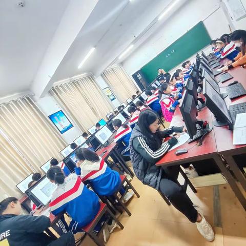 瀚林.水发实验学校小学部综合组教研活动