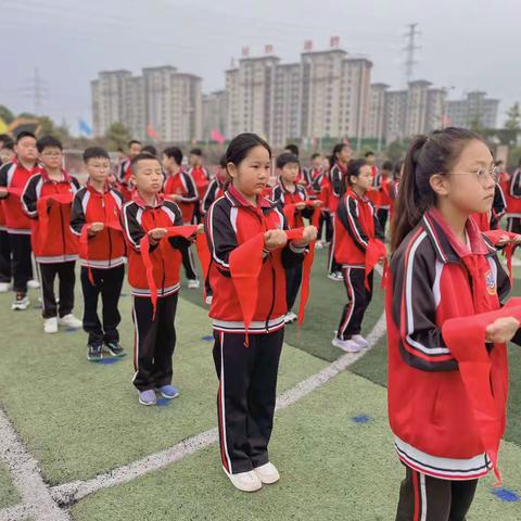 《学习二十大 争做好少年》——洛宁明善学校2022--2023学年第二学期小学部一年级新少先队员入队仪式