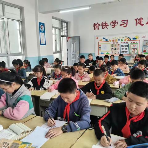 端正书写，方正做人 -----早胜小学硬笔书法社团