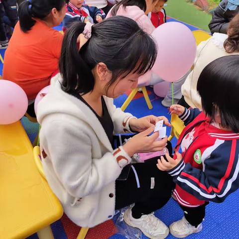 兴国县保育院小三班孩子祝所有妈妈们“母亲节快乐”👩‍❤️‍👩❤️